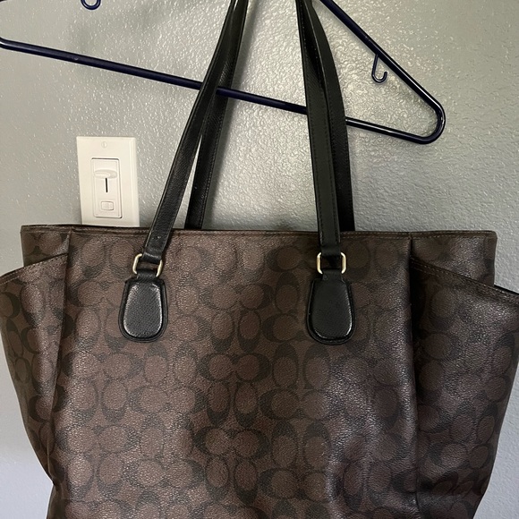 Baby bag coach brand authentic. Gently used. Kept in closet. Kept clean - Picture 5 of 6